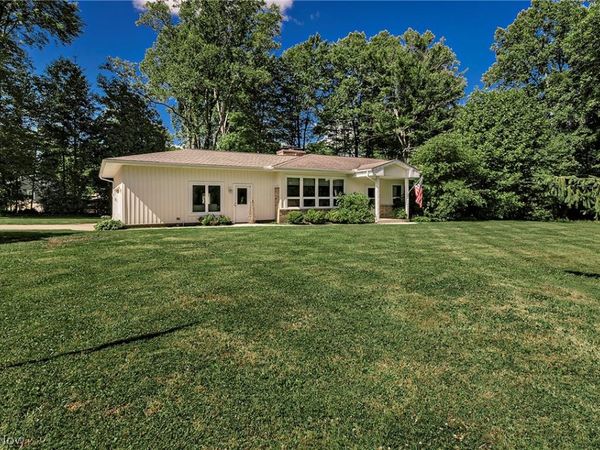 15880 Laurel Road , Chagrin Falls, OH 44022