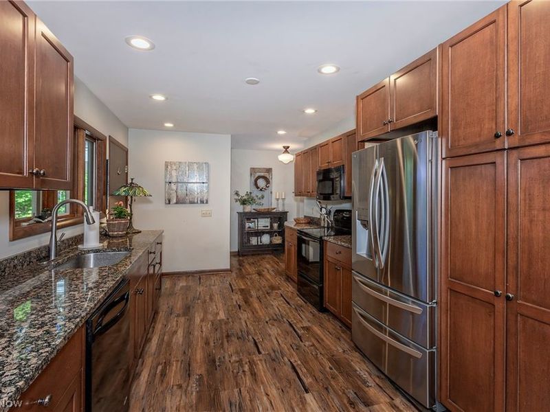 15880 Laurel Road, Chagrin Falls, OH 44022 Photo 8