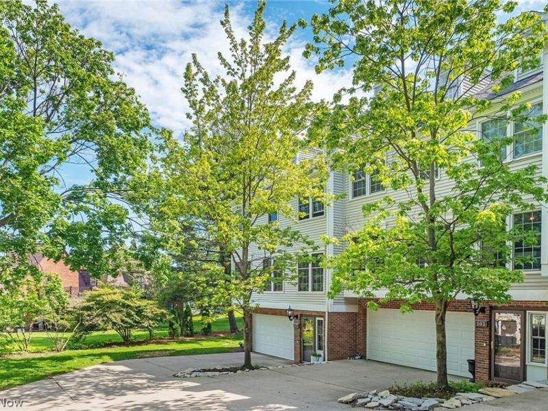 103 Cliffside Commons Drive, Unit 103, Rocky River, OH 44116 Photo 2