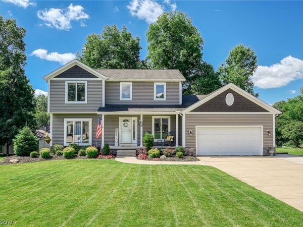 1560 Applewood Way , Uniontown, OH 44685