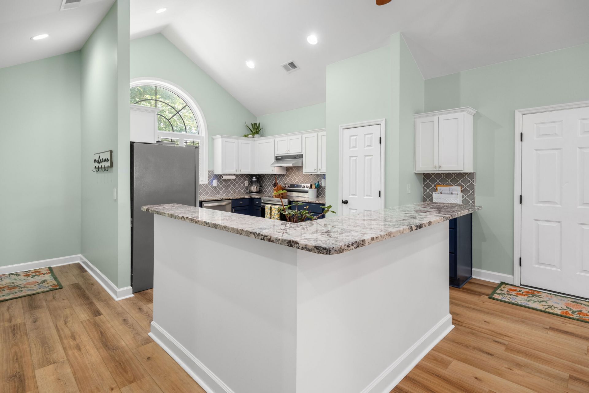 878 Santee Street Photo 7