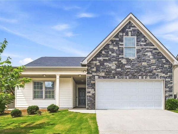 121 W Lexington Avenue, Griffin, GA 30223
