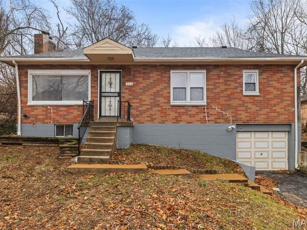 375 Adrian Drive , St Louis, MO 63137