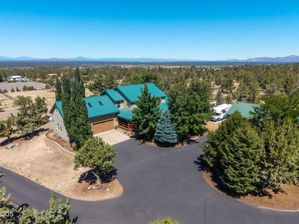 15555 SW Hahlen Avenue, Powell Butte, OR 97753