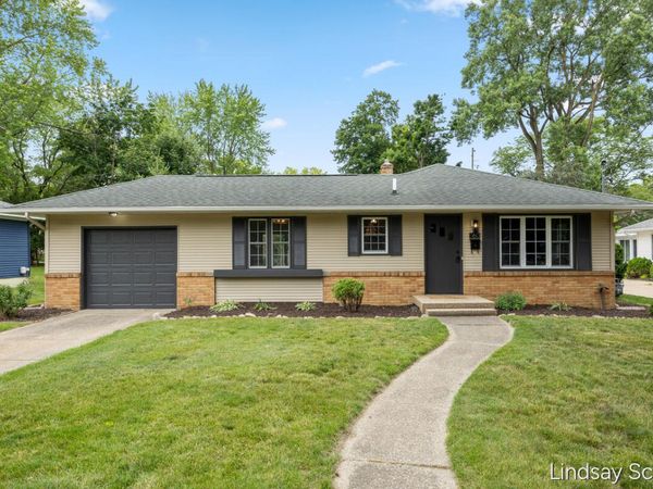 160 Boltwood Drive NE, Grand Rapids, MI 49505