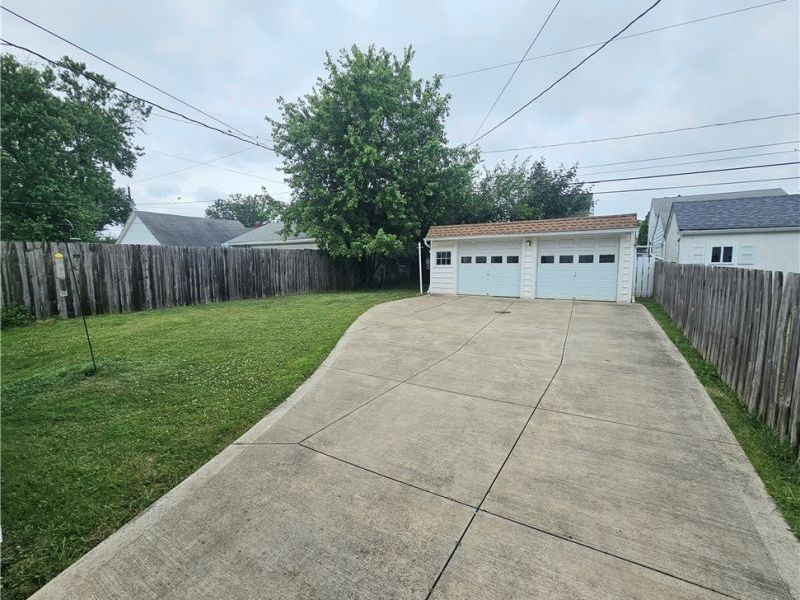 9008 Behrwald Avenue, Brooklyn, OH 44144 Photo 19