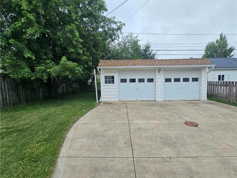 9008 Behrwald Avenue, Brooklyn, OH 44144 Photo 21