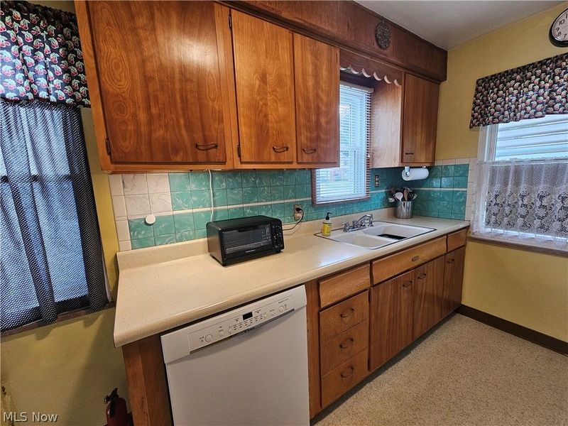 9008 Behrwald Avenue, Brooklyn, OH 44144 Photo 5