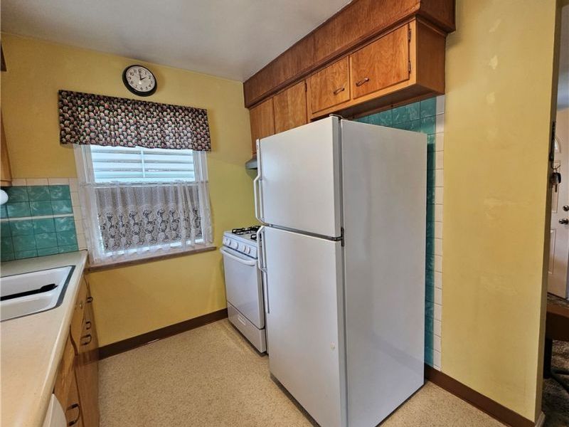 9008 Behrwald Avenue, Brooklyn, OH 44144 Photo 6