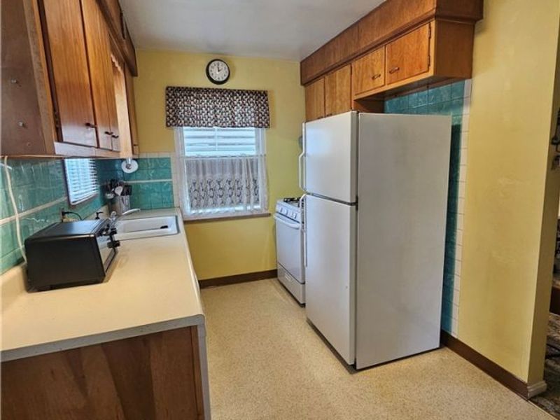9008 Behrwald Avenue, Brooklyn, OH 44144 Photo 8