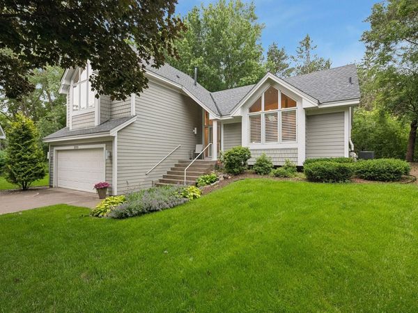 3090 Saint Albans Hollow Circle, Minnetonka, MN 55305
