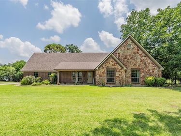 800 Stella Mae Drive, Fort Worth, TX 76028