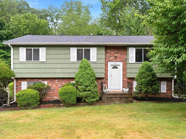 223 Newport Avenue , Tappan, NY 10983
