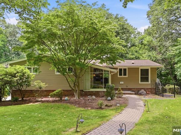 23 Cressfield Court, WOODCLIFF LAKE, NJ 07677