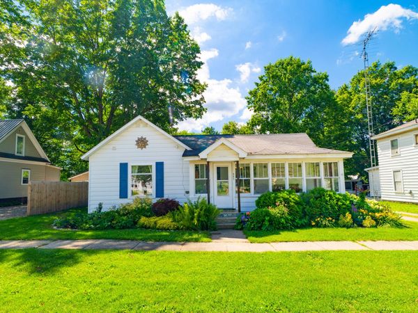 227 N Franklin Street, Lawton, MI 49065
