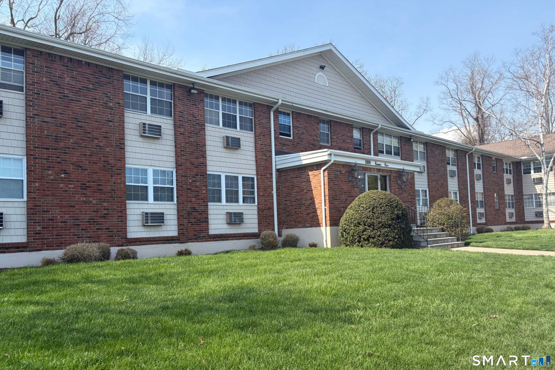 1000 Knapps, Unit 14, Fairfield, CT 06825 Main Photo