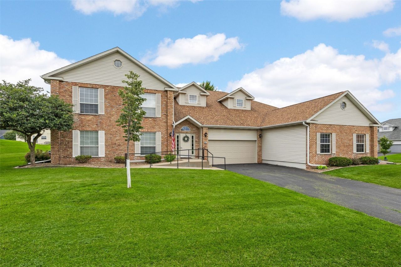 4761 Westchester Drive Ne, Unit A, Cedar Rapids, IA 52402 Main Photo