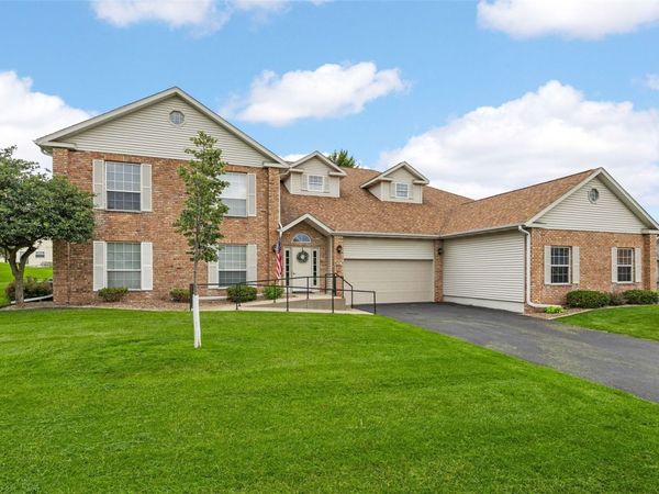 4761 Westchester Drive NE, Unit A, Cedar Rapids, IA 52402