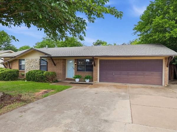 5909 Gayle Drive, Watauga, TX 76148