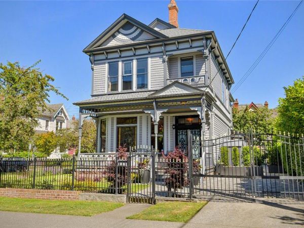 255 Government St , Victoria, BC V8Y 2A1