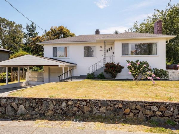 3832 Carey Rd, Saanich, BC V8Z 4C4