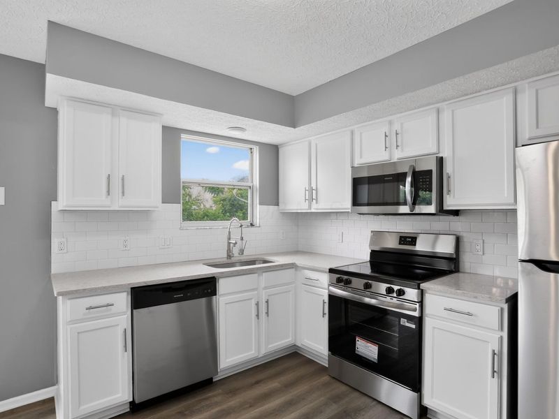 2724 Raphael Drive , Columbus, OH 43232 Photo 7