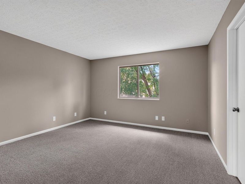 2836 Beal Drive, Columbus, OH 43232 Photo 18