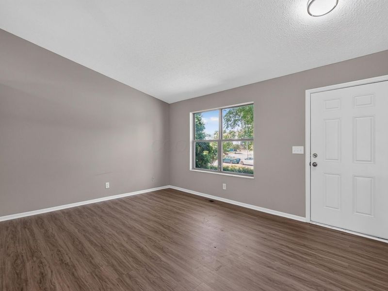 2836 Beal Drive, Columbus, OH 43232 Photo 7