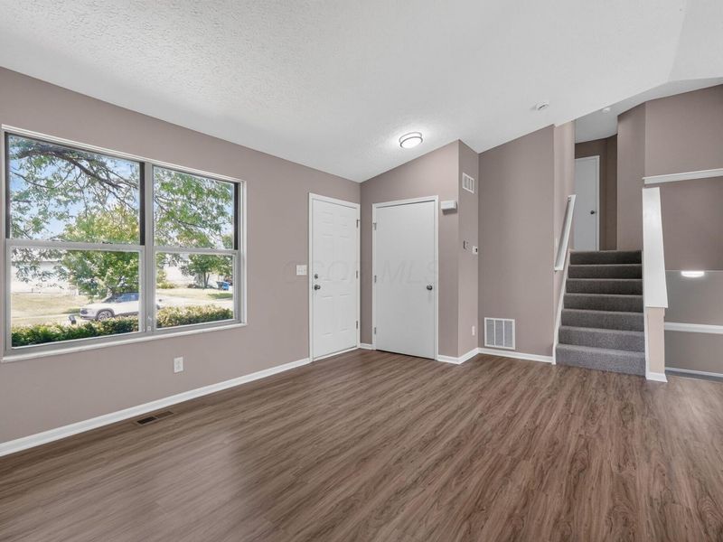 2836 Beal Drive, Columbus, OH 43232 Photo 8