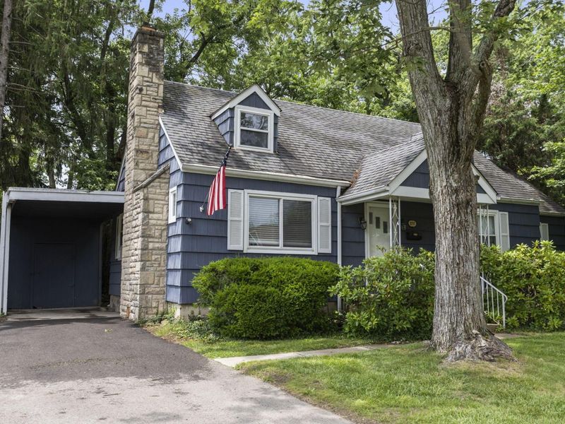 237 Maple Drive, Columbus, OH 43228 Photo 2