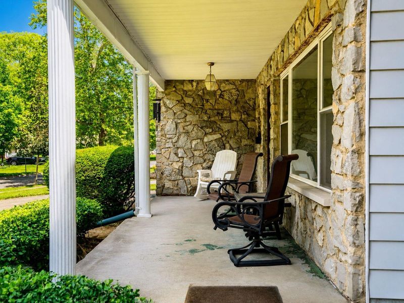 1993 Greenway Avenue N, Columbus, OH 43219 Photo 2