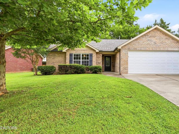 7644 Applecross Rd, Corryton, TN 37721
