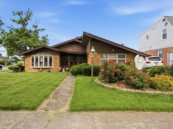 1556 Heidorn Avenue , Westchester, IL 60154