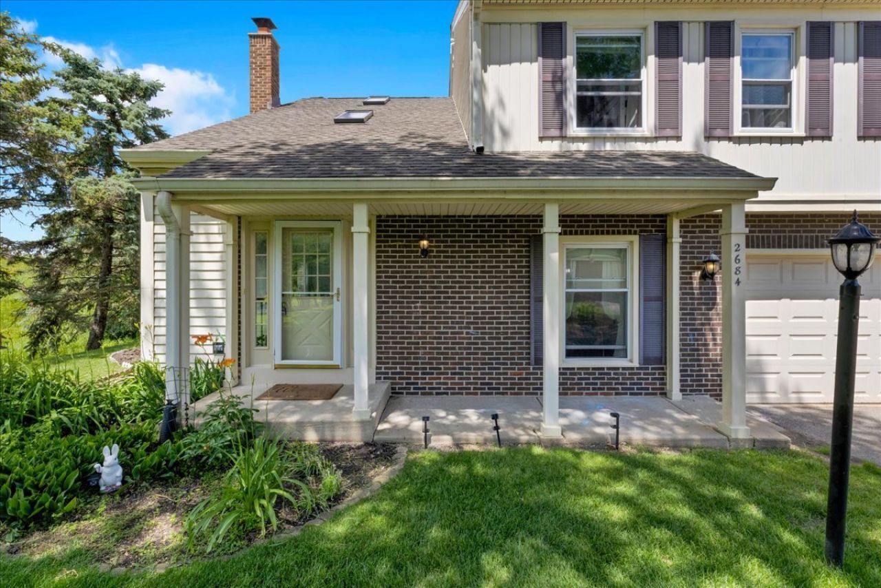 2684 College Hill Circle, Schaumburg, IL 60173 Main Photo