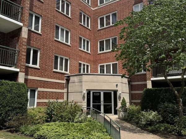 5320 N Lowell Avenue , Unit 205, Chicago, IL 60630
