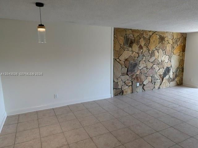 8405 NW 8th St , Unit 303, Miami, FL 33126 Photo