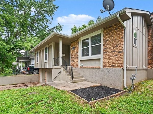 1322 S Hocker Avenue, Independence, MO 64055