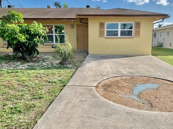 4833 Esplanade ST , BONITA SPRINGS, FL 34134