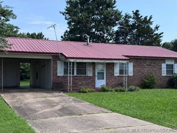 1106 W Hickory Street , Stilwell, OK 74960