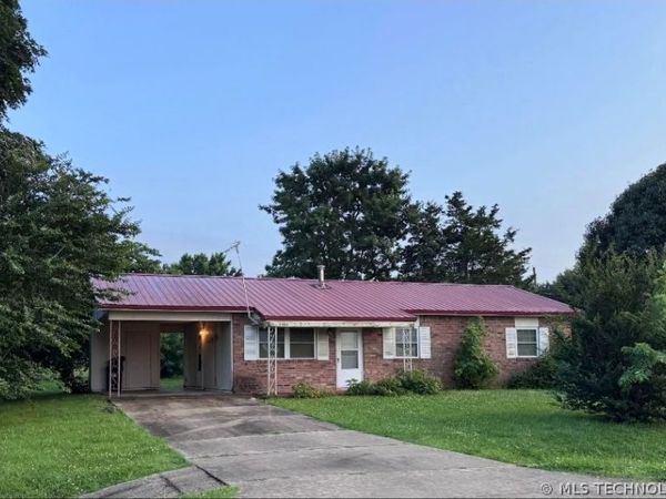 1106 W Hickory Street , Stilwell, OK 74960