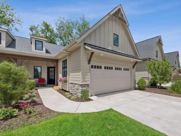 1933 W Woodglen Circle , Valparaiso, IN 46383