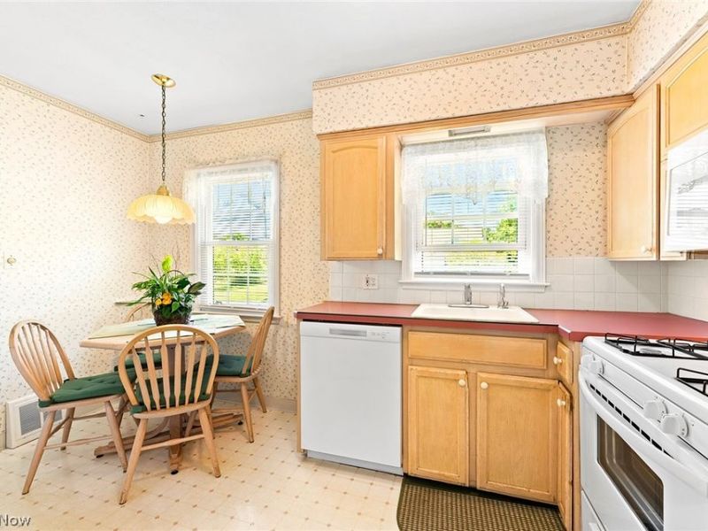 2585 25th Street, Cuyahoga Falls, OH 44223 Photo 8