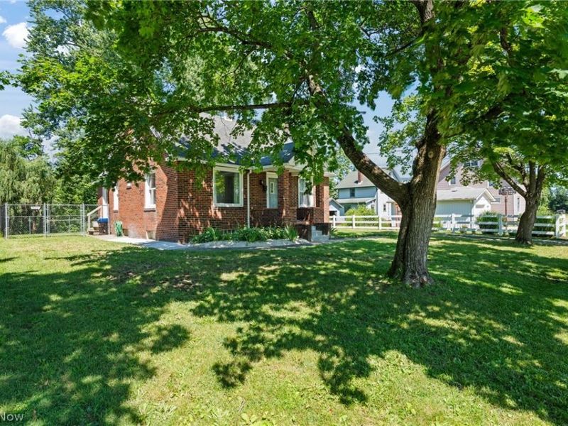 33 Parkway Boulevard, Alliance, OH 44601 Photo 3