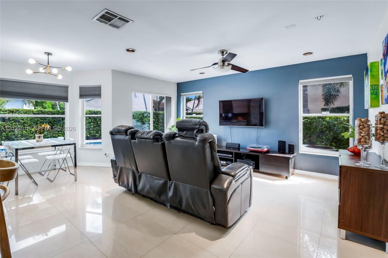 18172 SW 3rd St, Pembroke Pines, FL 33029 Photo