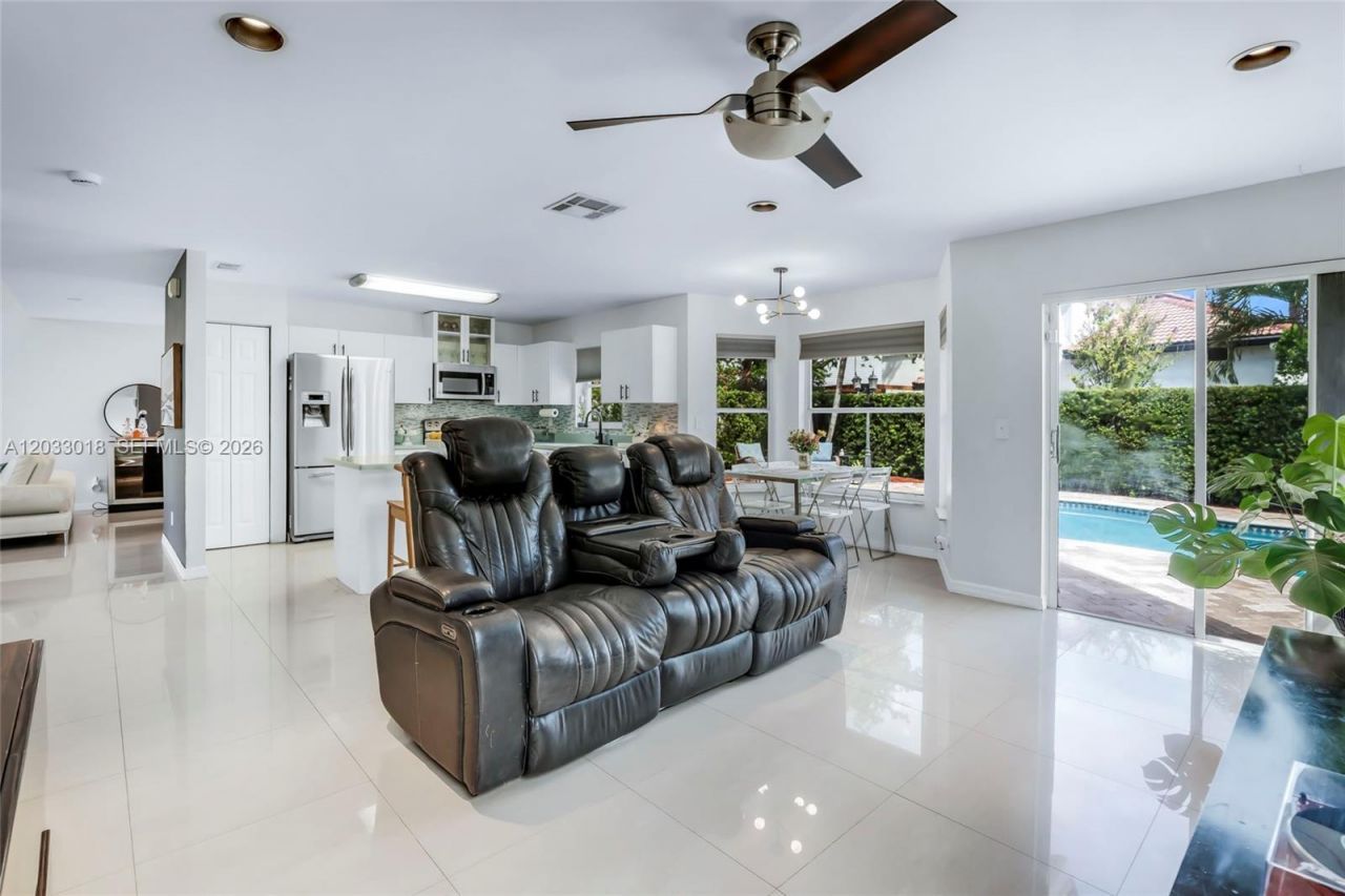 18172 SW 3rd St, Pembroke Pines, FL 33029 Photo