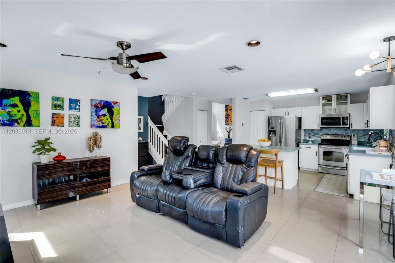 18172 SW 3rd St, Pembroke Pines, FL 33029 Photo