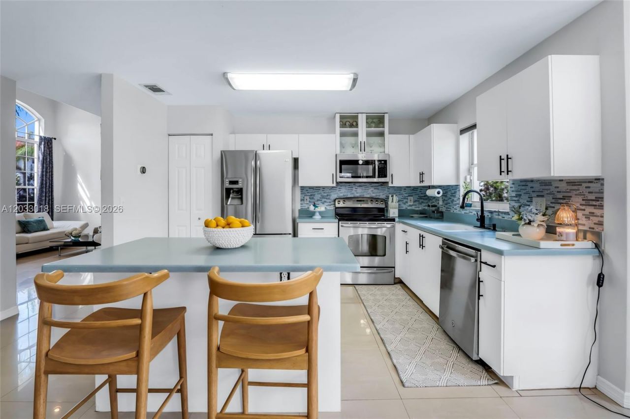 18172 SW 3rd St, Pembroke Pines, FL 33029 Photo