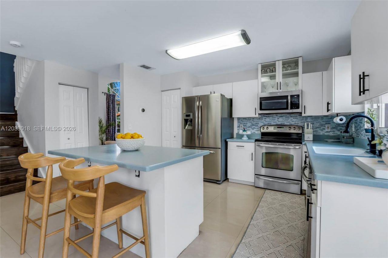 18172 SW 3rd St, Pembroke Pines, FL 33029 Photo