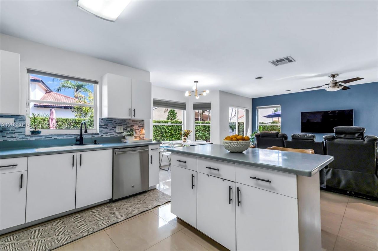 18172 SW 3rd St, Pembroke Pines, FL 33029 Photo