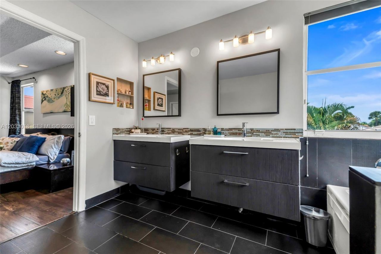 18172 SW 3rd St, Pembroke Pines, FL 33029 Photo